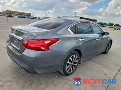 Trzecie zdjęcie samochodu z tyłu: 2017 NISSAN ALTIMA 2.5 SV VIN:1N4AL3AP4HC169754 - miniatura
