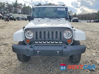 Piąte zdjęcie samochodu w środku: 2012 JEEP WRANGLER UNLIMITED SAHARA VIN:1C4BJWEG3CL277680 - miniatura