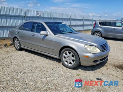 Czwarte zdjęcie samochodu z boku: 2005 MERCEDES-BENZ S 500 4MATIC VIN:WDBNG84J65A447127 - miniatura