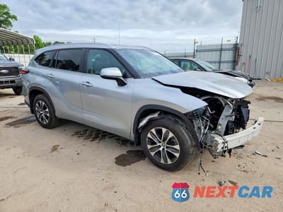 Czwarte zdjęcie samochodu z boku: 2023 TOYOTA HIGHLANDER XLE VIN:5TDKDRBHXPS501070 - miniatura