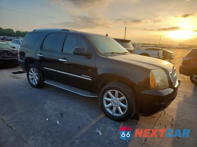 Czwarte zdjęcie samochodu z boku: 2009 GMC YUKON DENALI VIN:1GKFC03279R301277 - miniatura