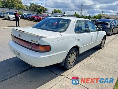 Czwarte zdjęcie samochodu z boku: 1993 TOYOTA CAMRY XLE VIN:JT2VK13E6P0152736 - miniatura