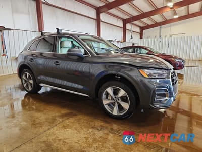 Czwarte zdjęcie samochodu z boku: 2023 AUDI Q5 PREMIUM PLUS 40 VIN:WA1BBAFYXP2175998 - miniatura