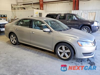 Czwarte zdjęcie samochodu z boku: 2012 VOLKSWAGEN PASSAT SE VIN:1VWBP7A36CC048317 - miniatura