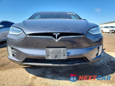 Piąte zdjęcie samochodu w środku: 2017 TESLA MODEL X VIN:5YJXCDE29HF045698 - miniatura