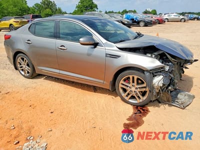 Czwarte zdjęcie samochodu z boku: 2013 KIA OPTIMA SX VIN:5XXGR4A66DG137480 - miniatura