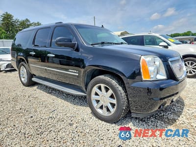 Czwarte zdjęcie samochodu z boku: 2010 GMC YUKON XL DENALI VIN:1GKUKMEF8AR231147 - miniatura