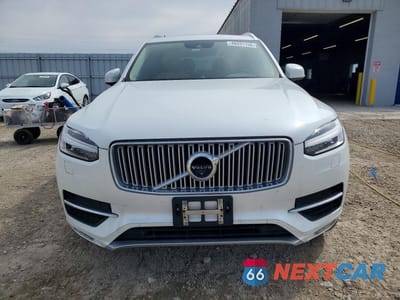 Piąte zdjęcie samochodu w środku: 2016 VOLVO XC90 T6 VIN:YV4A22PL7G1038059 - miniatura