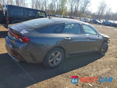 Trzecie zdjęcie samochodu z tyłu: 2021 KIA K5 LXS VIN:5XXG14J29MG081474 - miniatura