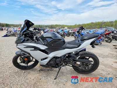 Trzecie zdjęcie samochodu z tyłu: 2025 KAWASAKI EX500 H VIN:ML5EXGH11SDA40782 - miniatura