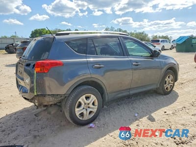 Trzecie zdjęcie samochodu z tyłu: 2015 TOYOTA RAV4 LE VIN:JTMZFREV9FD077188 - miniatura