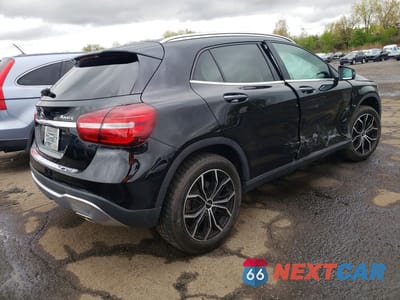 Trzecie zdjęcie samochodu z tyłu: 2020 MERCEDES-BENZ GLA 250 4MATIC VIN:W1NTG4GB0LU029477 - miniatura