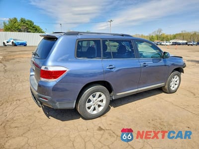 Trzecie zdjęcie samochodu z tyłu: 2013 TOYOTA HIGHLANDER SE VIN:5TDBK3EH2DS211089 - miniatura