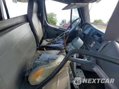 Zdjęcie 7 z 13 samochodu: 2013 FREIGHTLINER M2 106 MEDIUM DUTY VIN:1FVACWDUXDHFG5989 - miniatura