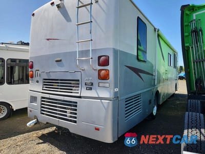 Czwarte zdjęcie samochodu z boku: 2001 WINNEBAGO MOTORHOME VIN:4UZAAHAK41CJ36093 - miniatura