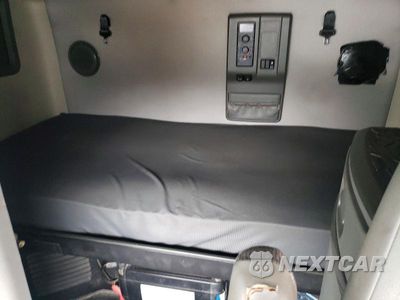 Zdjęcie 6 z 10 samochodu: 2019 VOLVO VNL SEMI TRUCK VIN:4V4NC9EH8KN193833 - miniatura