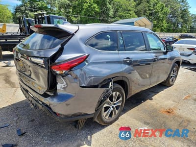 Trzecie zdjęcie samochodu z tyłu: 2023 TOYOTA HIGHLANDER XLE VIN:5TDKDRAH5PS516819 - miniatura