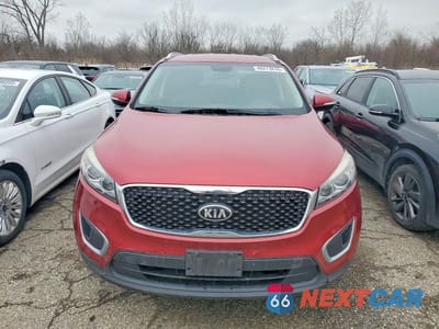 Piąte zdjęcie samochodu w środku: 2017 KIA SORENTO LX V6 VIN:5XYPGDA56HG210569 - miniatura