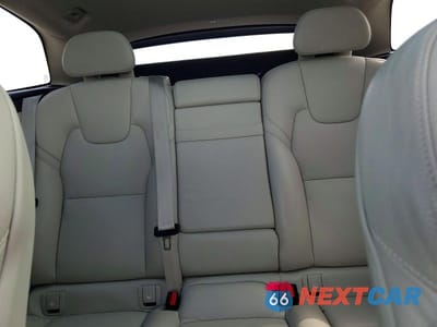 Zdjęcie 10 z 13 samochodu: 2018 VOLVO XC60 T5 MOMENTUM VIN:YV4102RK3J1065096 - miniatura