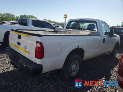 Trzecie zdjęcie samochodu z tyłu: 2013 FORD F250 SUPER DUTY VIN:1FTBF2A64DEB82252 - miniatura