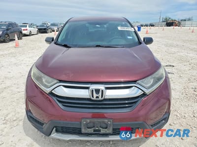 Piąte zdjęcie samochodu w środku: 2018 HONDA CR-V LX VIN:2HKRW5H39JH408261 - miniatura