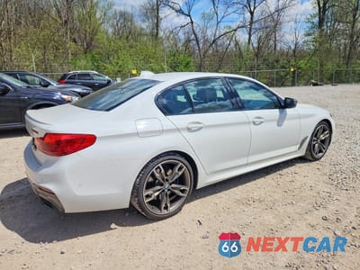 Trzecie zdjęcie samochodu z tyłu: 2019 BMW M550XI VIN:WBAJB9C54KB464617 - miniatura