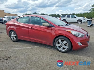 Czwarte zdjęcie samochodu z boku: 2013 HYUNDAI ELANTRA GLS VIN:5NPDH4AE8DH443033 - miniatura