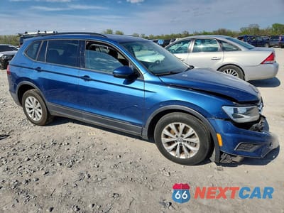 Czwarte zdjęcie samochodu z boku: 2018 VOLKSWAGEN TIGUAN S VIN:3VV0B7AX8JM018454 - miniatura