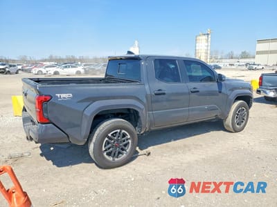 Trzecie zdjęcie samochodu z tyłu: 2024 TOYOTA TACOMA TRD SPORT VIN:3TMLB5JNXRM010088 - miniatura