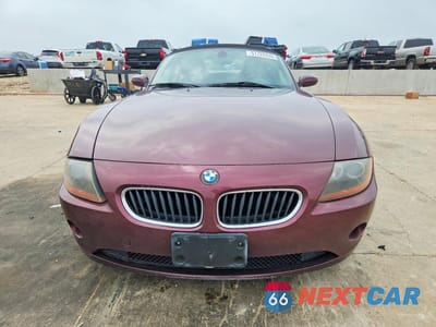 Piąte zdjęcie samochodu w środku: 2003 BMW Z4 2.5 VIN:4USBT33403LS42249 - miniatura