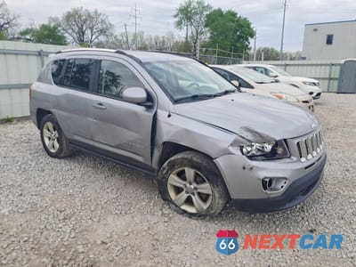 Czwarte zdjęcie samochodu z boku: 2014 JEEP COMPASS LATITUDE VIN:1C4NJDEB7ED886595 - miniatura