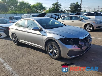 Czwarte zdjęcie samochodu z boku: 2023 VOLKSWAGEN JETTA SE VIN:3VWEM7BU8PM012422 - miniatura