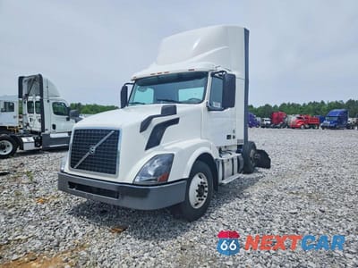 Drugie zdjęcie samochodu z przodu: 2017 VOLVO VNL SEMI TRUCK VIN:4V4N39TGXHN988143 - miniatura
