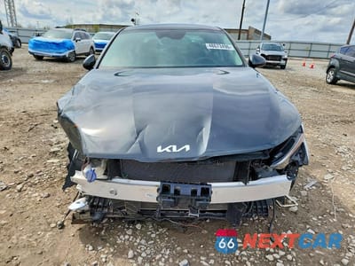 Piąte zdjęcie samochodu w środku: 2026 KIA K5 LXS VIN:KNAG24J76T5406199 - miniatura