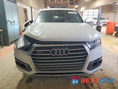 Piąte zdjęcie samochodu w środku: 2017 AUDI Q7 PRESTIGE VIN:WA1VAAF77HD016532 - miniatura