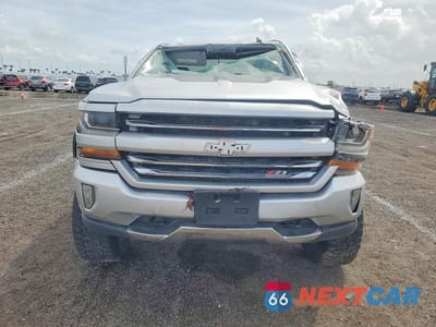 Piąte zdjęcie samochodu w środku: 2017 CHEVROLET SILVERADO K1500 LT VIN:3GCUKREC5HG190775 - miniatura