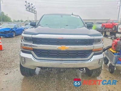 Piąte zdjęcie samochodu w środku: 2018 CHEVROLET SILVERADO K1500 LT VIN:3GCUKREC9JG389754 - miniatura