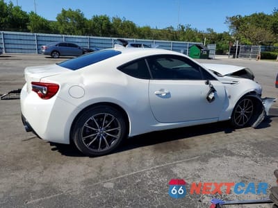 Trzecie zdjęcie samochodu z tyłu: 2017 TOYOTA 86 BASE VIN:JF1ZNAA14H8711435 - miniatura