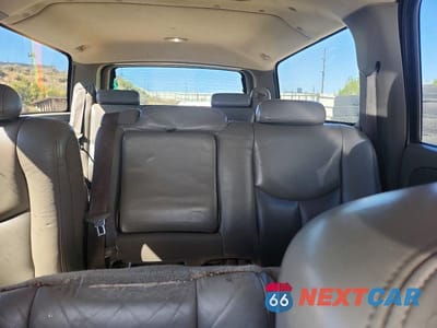 Zdjęcie 10 z 12 samochodu: 2004 GMC YUKON XL DENALI VIN:1GKFK66U24J203624 - miniatura