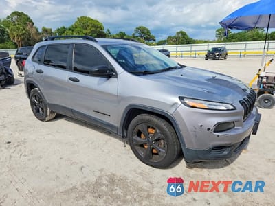 Czwarte zdjęcie samochodu z boku: 2022 JEEP CHEROKEE SPORT VIN:1C4PJLAB0GW362463 - miniatura