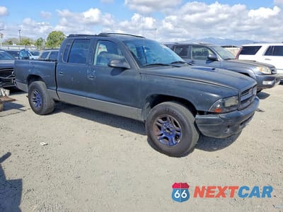 Czwarte zdjęcie samochodu z boku: 2003 DODGE DAKOTA QUAD SLT VIN:1D7HL48X23S284149 - miniatura