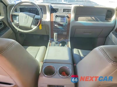 Zdjęcie 8 z 13 samochodu: 2014 LINCOLN NAVIGATOR VIN:5LMJJ2J55EEL02961 - miniatura