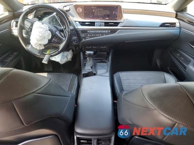 Zdjęcie 8 z 13 samochodu: 2019 LEXUS ES 300H VIN:JTHB21B16K2024209 - miniatura