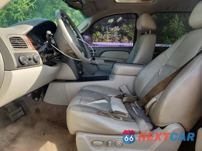 Zdjęcie 7 z 13 samochodu: 2010 GMC YUKON XL K1500 SLT VIN:1GKUKKE37AR228573 - miniatura
