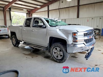Czwarte zdjęcie samochodu z boku: 2019 CHEVROLET SILVERADO LD K1500 LT VIN:2GCVKPEC6K1157342 - miniatura