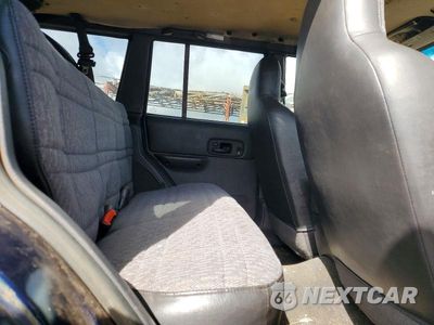 Zdjęcie 11 z 13 samochodu: 2001 JEEP CHEROKEE SPORT VIN:1J4FF48S21L610434 - miniatura