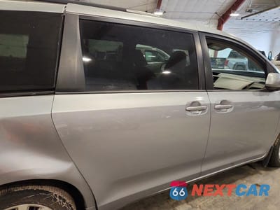 Zdjęcie 11 z 13 samochodu: 2011 TOYOTA SIENNA LE VIN:5TDJK3DC3BS006654 - miniatura