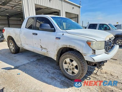 Czwarte zdjęcie samochodu z boku: 2012 TOYOTA TUNDRA GRADE VIN:5TFUW5F12CX215727 - miniatura