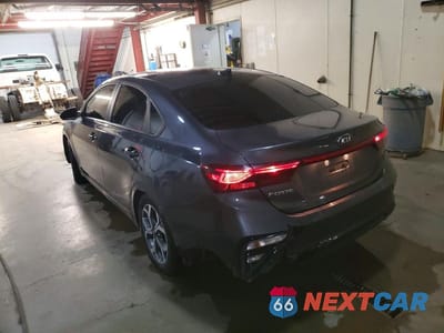 Drugie zdjęcie samochodu z przodu: 2021 KIA FORTE LXS VIN:3KPF24AD2ME291577 - miniatura