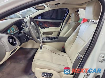 Zdjęcie 7 z 13 samochodu: 2017 JAGUAR XJ VIN:SAJWJ1CD6H8W03934 - miniatura